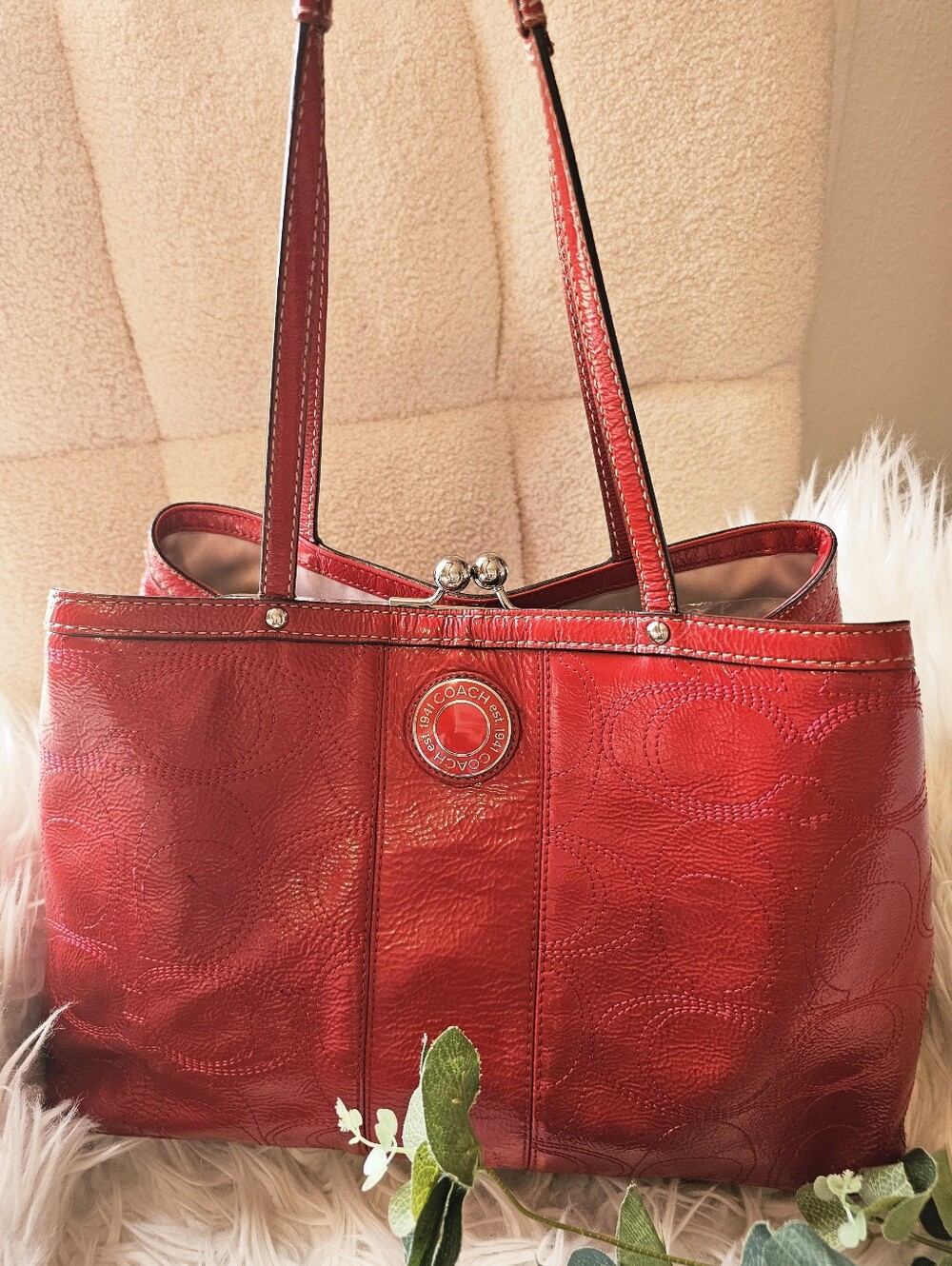 Coach GUC Signature Stitch Glossy Patent Leather Kiss Lock 2012 Callouts Listed